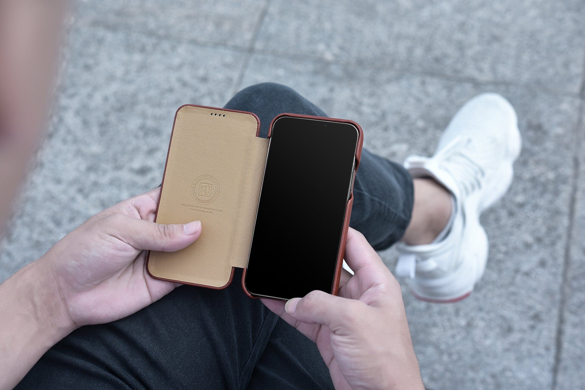 Icarer bőr flip cover borító - iPhone 11 - kakaóbarna