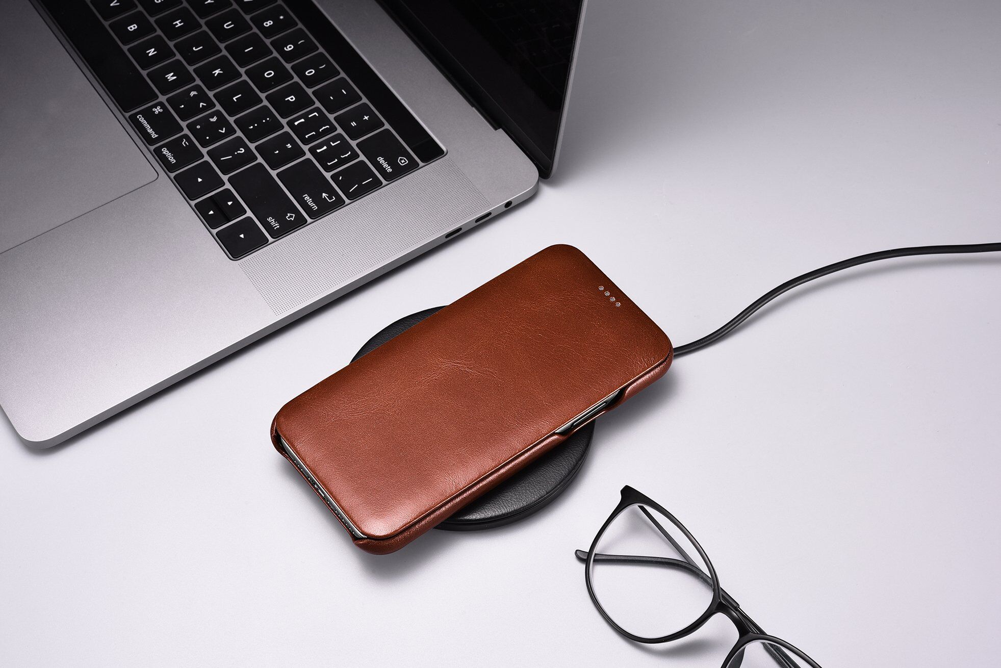 Icarer bőr flip cover borító - iPhone 11 - kakaóbarna