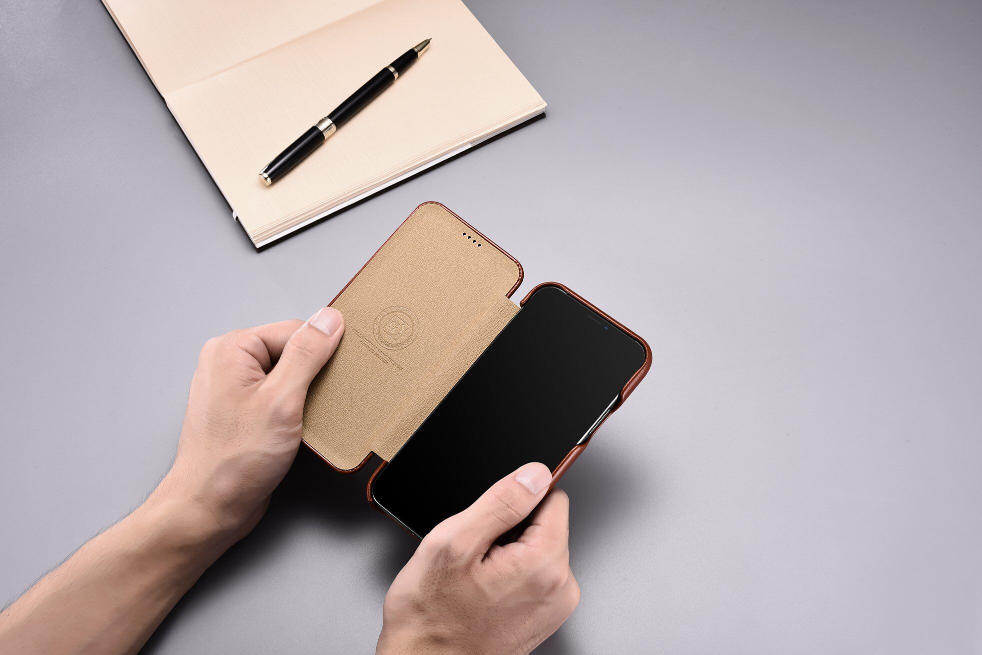 Icarer bőr flip cover borító - iPhone 11 - kakaóbarna