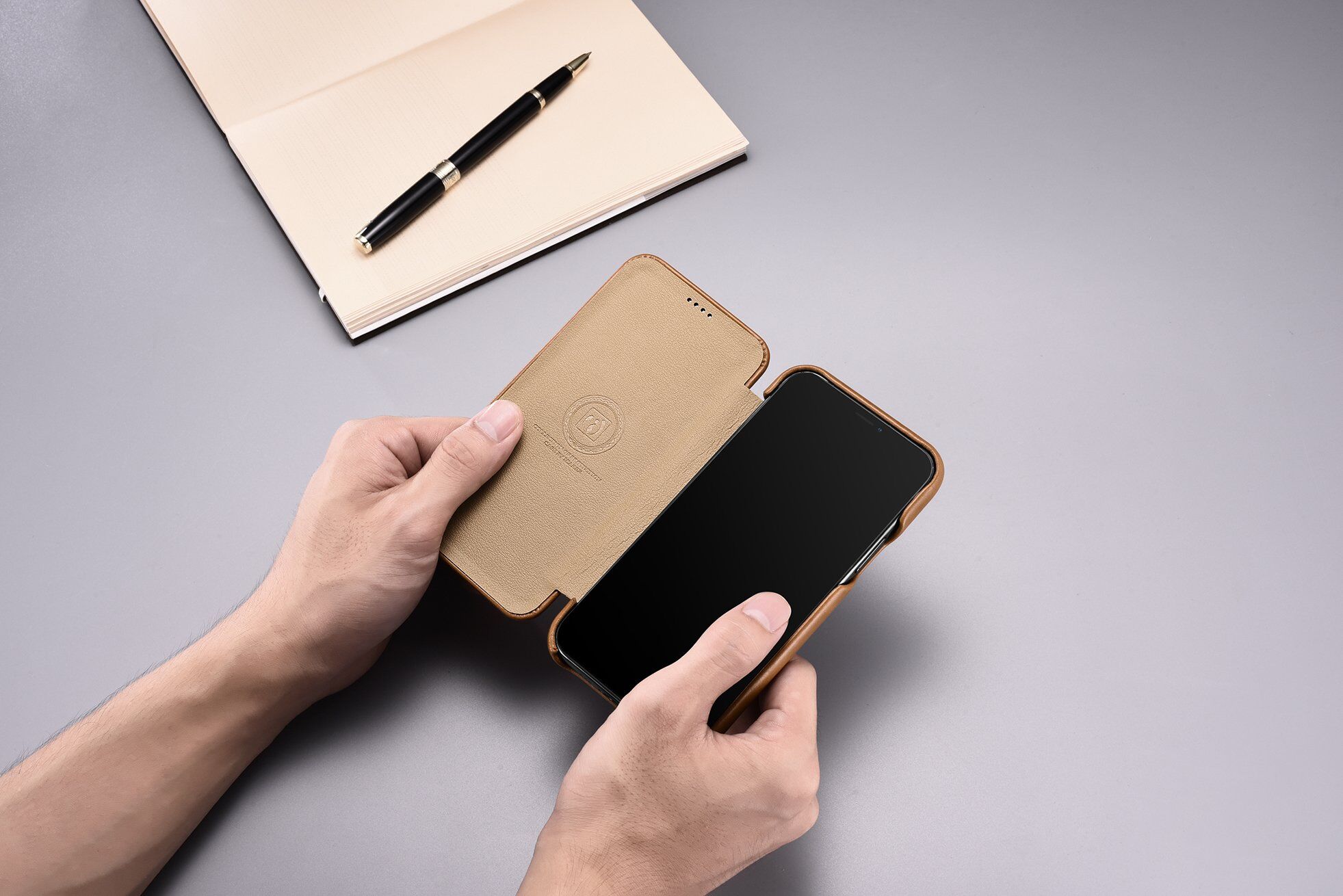 Icarer bőr flip cover borító - iPhone 11 Pro Max - kakaóbarna