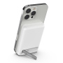 BELKIN BoostCharge MagSafe powerbank állvánnyal és USB-C porttal iPhone készülékhez - 5 000 mAh - fehér