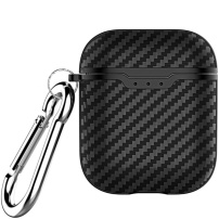 Szilikon tok karabinnal karbonszálas textúrával AirPods 1 / 2 - fekete