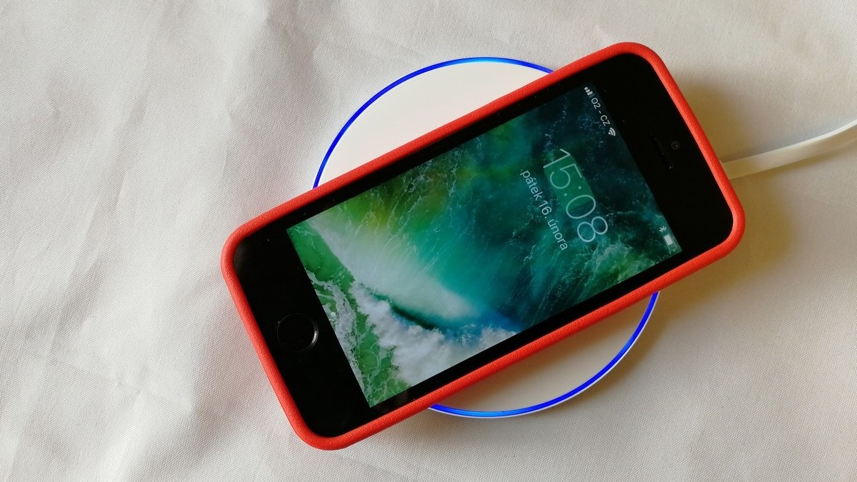 A régi iPhone modellek is tölthetők vezeték nélkül