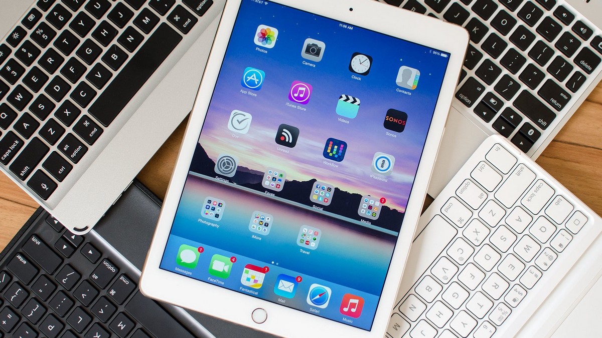 Már kaphatók bluetooth billentyűzetek az iPad 9.7″-hez (2018)