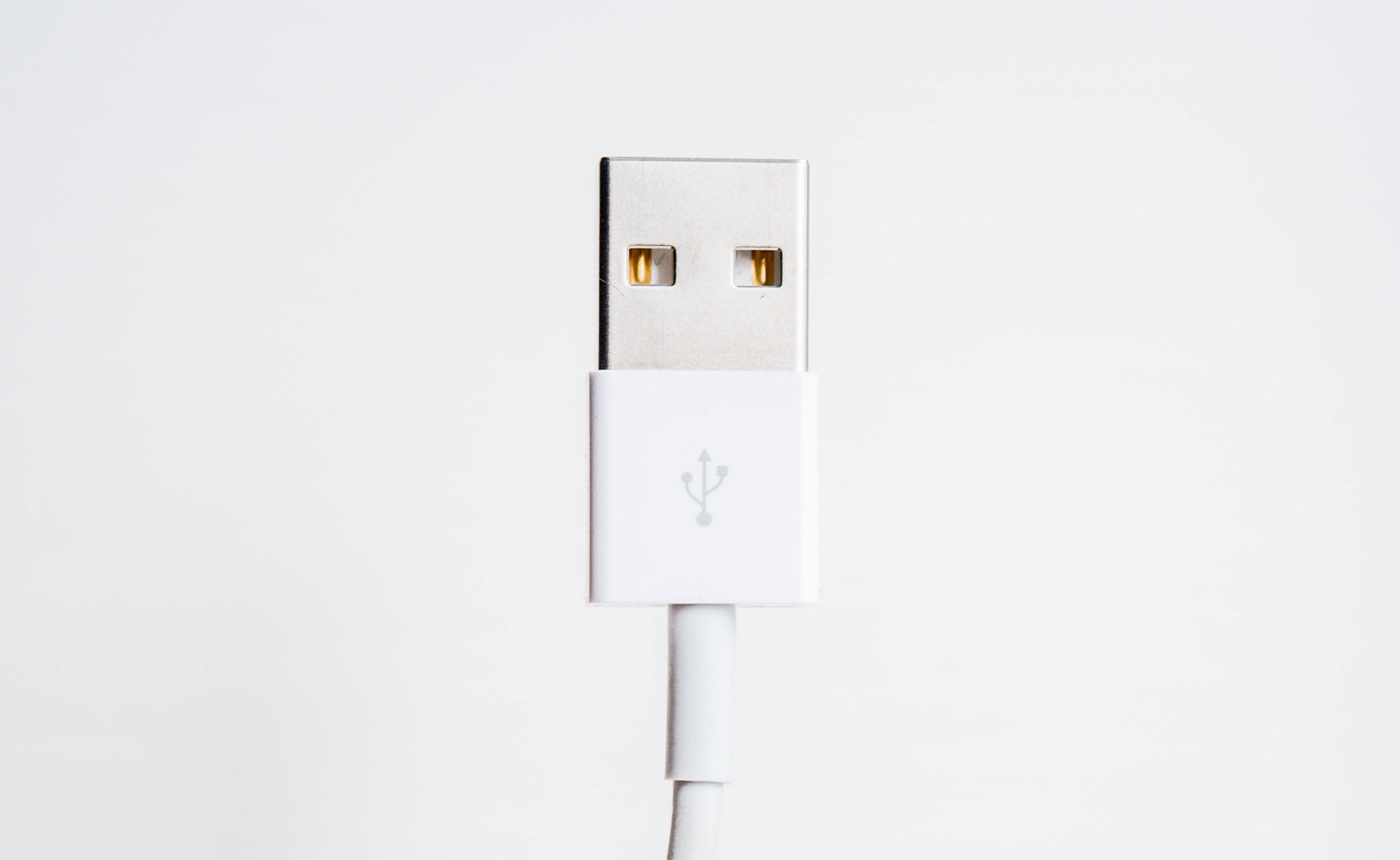A töltő és fülhallgató eltűnik a régebbi iPhone készülékek csomagolásából